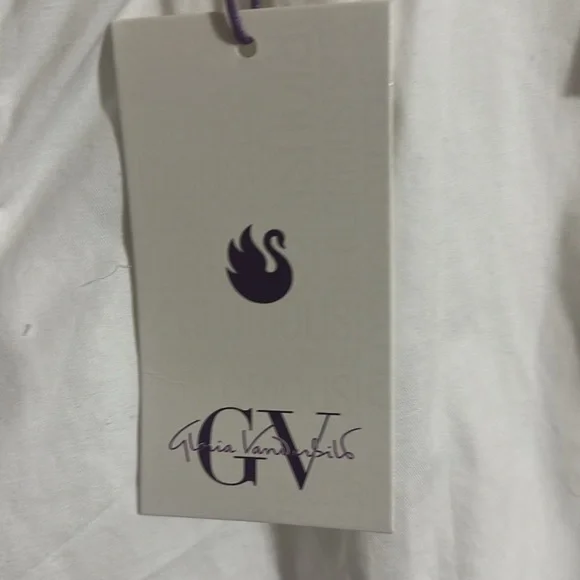 NWT Gloria Vanderbilt Vacation Pleated White Cuffed Belted Shorts - Picture 3 of 6